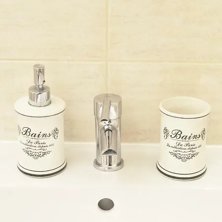 Amazon Near The Famous Party Boulevard *