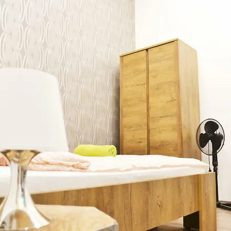 Amazon Near The Famous Party Boulevard 아파트 *