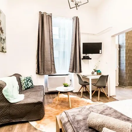 아파트 Amazon Near The Famous Party Boulevard