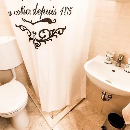 아파트 Amazon Near The Famous Party Boulevard *